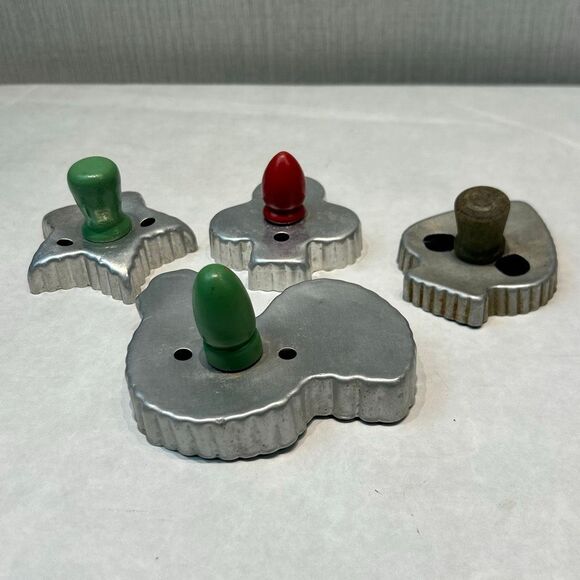 Vtg SET Aluminum Cookie Cutters Chicken Star Clover Club Spade Wood Handle Metal - Picture 2 of 4